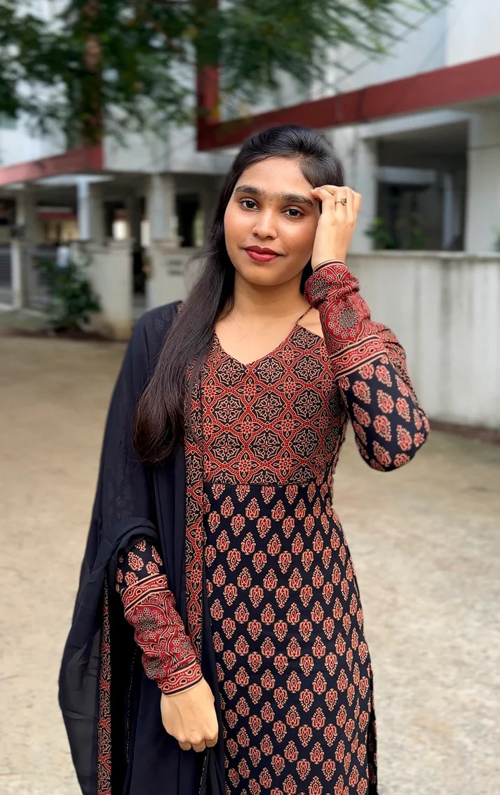 Maroon & Black Cotton Kurti & Dupatta