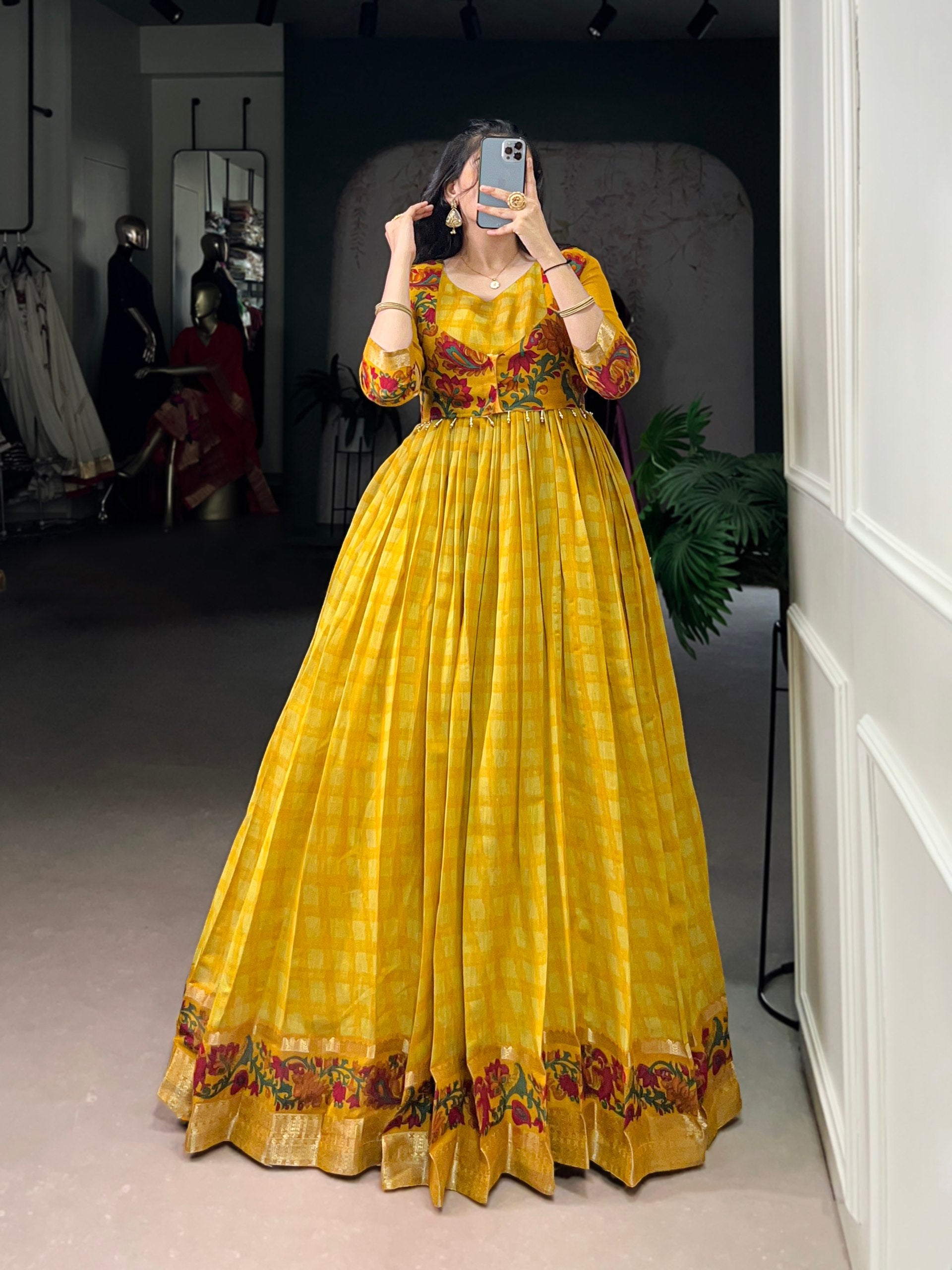 Tanishka Zari Koti Gown