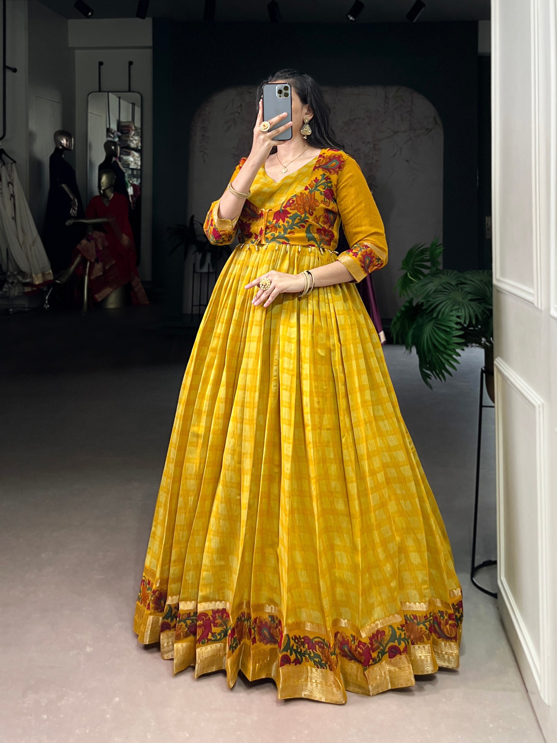 Tanishka Zari Koti Gown