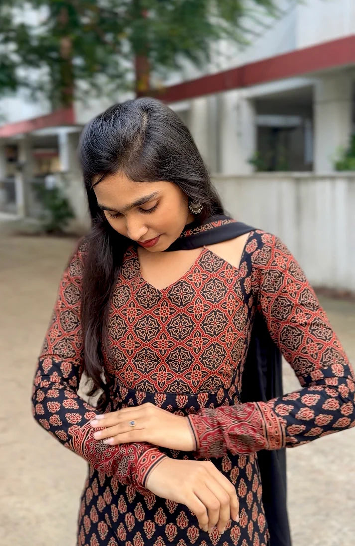 Maroon & Black Cotton Kurti & Dupatta