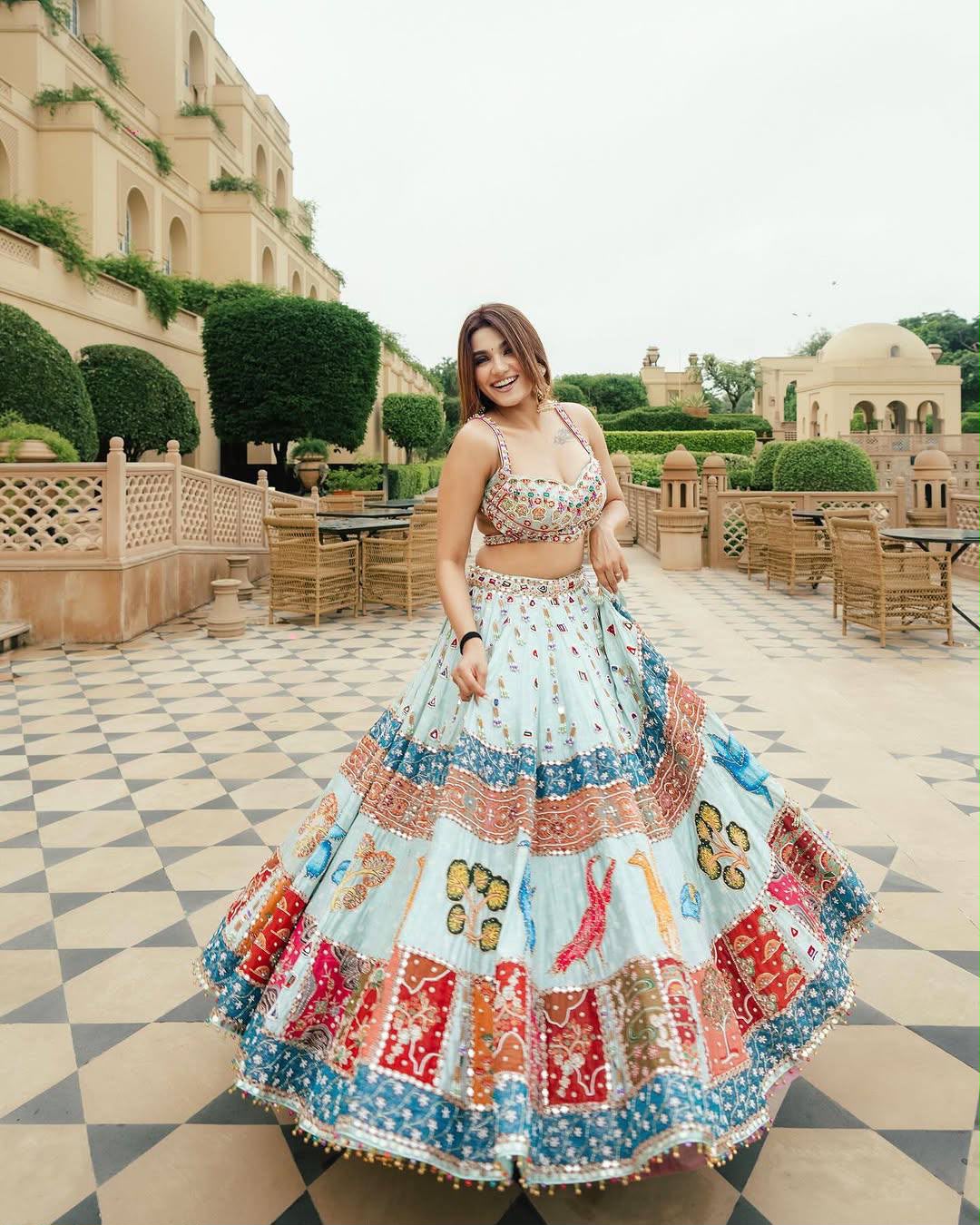 Noor-e-Rajwadi Lehenga