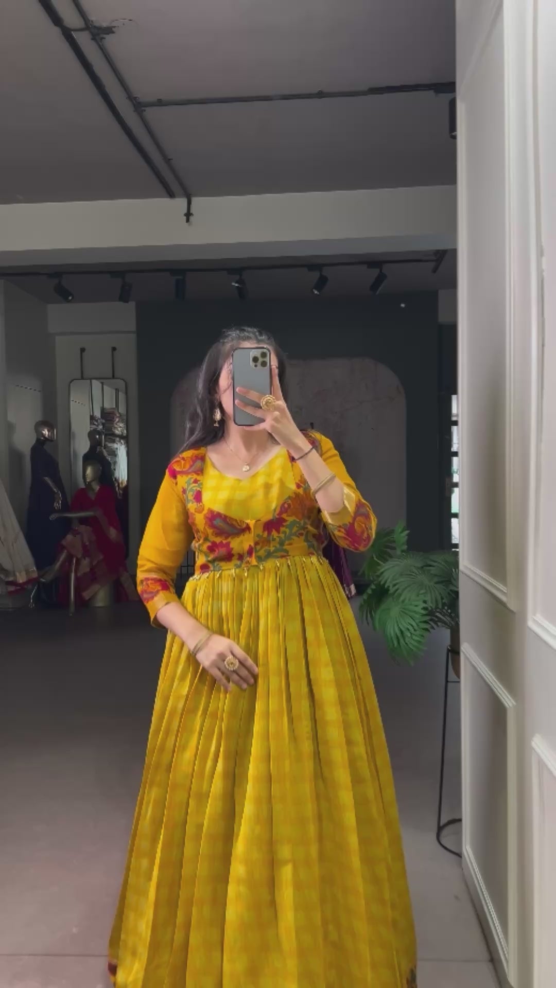 Tanishka Zari Koti Gown