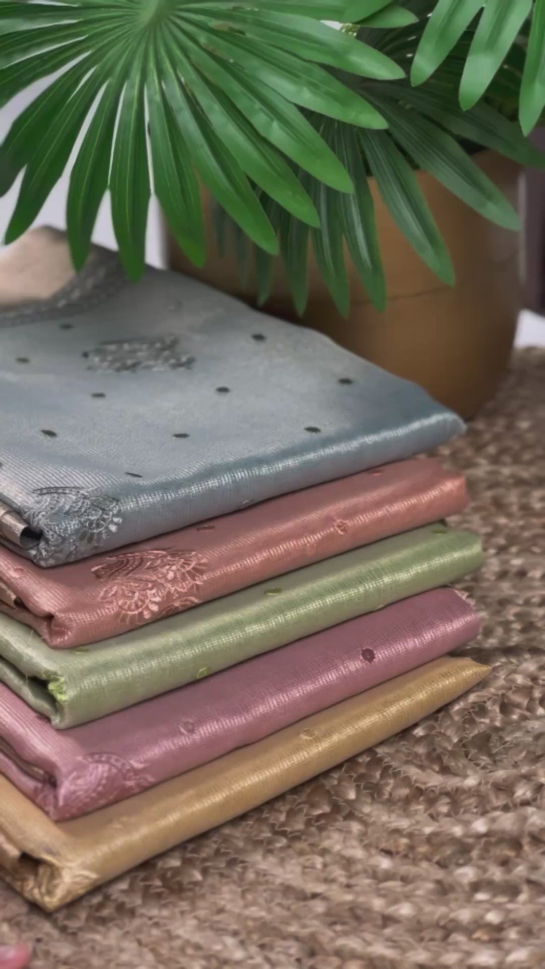 Elayaa – Shimmer Sarees